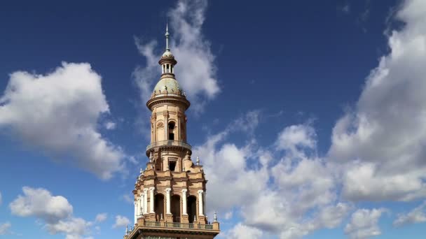 Edifícios na famosa Plaza de Espana (foi palco da Exposição Latino-Americana de 1929) Praça Espanhola em Sevilha, Andaluzia, Espanha. Velho marco — Vídeo de Stock