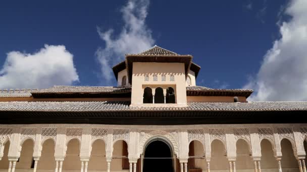 Alhambra Palace - Granada'daki ortaçağ mağribi kalesi,Endülüs, İspanya — Stok video
