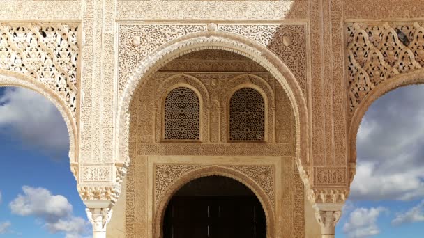 Valv i islamiska (moriska) stil i alhambra, granada, Spanien — Stockvideo