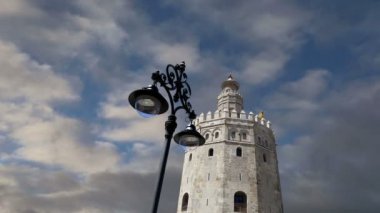 Torre del Oro ya da Golden Tower (13. yüzyıl), bir ortaçağ Arapça askeri dodecagonal watchtower Seville, Andalusia, Güney İspanya