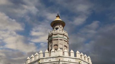 Torre del Oro ya da Golden Tower (13. yüzyıl), bir ortaçağ Arapça askeri dodecagonal watchtower Seville, Andalusia, Güney İspanya