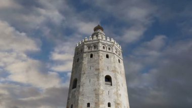 Torre del Oro ya da Golden Tower (13. yüzyıl), bir ortaçağ Arapça askeri dodecagonal watchtower Seville, Andalusia, Güney İspanya