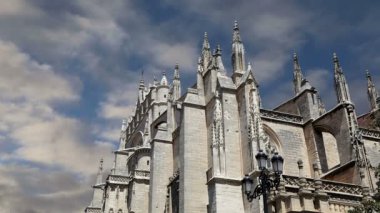Sevilla Katedrali -See'deki AzizMeryem Katedrali, Endülüs, İspanya - dünyanın en büyük üçüncü kilisesidir ve 1500 yılında tamamlandığında dünyanın en büyük kilisesidir.