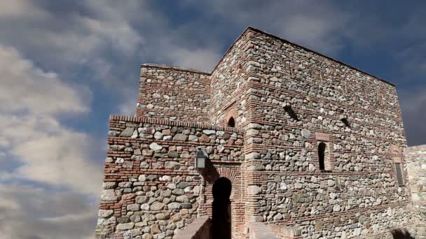 Фортеця кавадаба на горі Гібралфаро. Малага, Андалусія, Іспанія. Місце оголошується Всесвітньої спадщини ЮНЕСКО — стокове відео