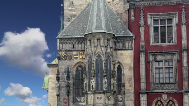 Староміська ратуша в Празі, вид на Староміську площу, Чехія — стокове відео
