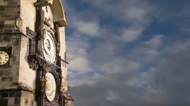 Astronomische klok in Praag, Tsjechische Republiek — Stockvideo