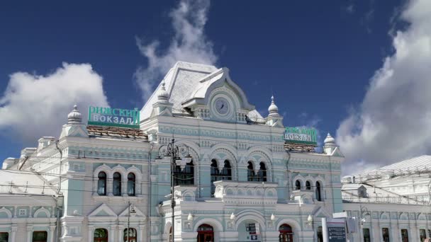 Rizhská železniční stanice (Rizhsky vokzal, stanice Riga) je jednou z devíti hlavních železničních stanic v Moskvě, Russia.It byla postavena v roce 1901. — Stock video