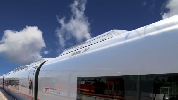 空に対するエアロエクスプレス列車サプサン — ストック動画