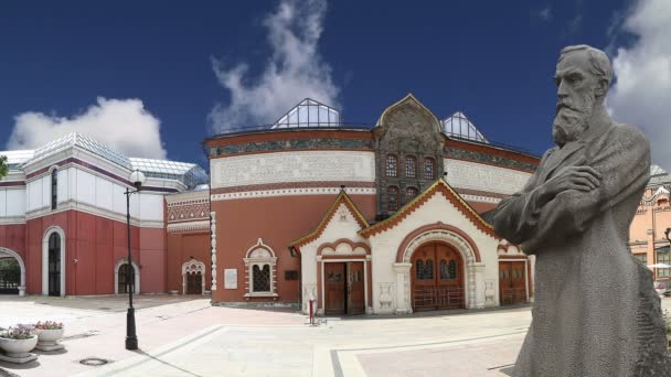 State Tretyakov Gallery är ett konstgalleri i Moskva, Ryssland, den främsta depositarien för rysk konst i världen. Galleriets historia börjar i 1856. Hall av konstnären V. Vasnetsov. obelmuseum-130 000 utställningar — Stockvideo