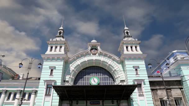 Belorussky railway station-- is one of the nine main railway stations in Moscow, Russia.It was opened in 1870 and rebuilt in its current form in 1907-1912 — Stock Video