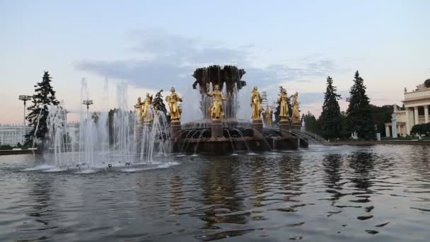 Fountain Friendship of Nations (1951-54, Il progetto della fontana degli architetti K. Topuridze e G. Konstantinovsky) -VDNKH (All-Russia Exhibition Centre), Mosca, Russia — Video Stock