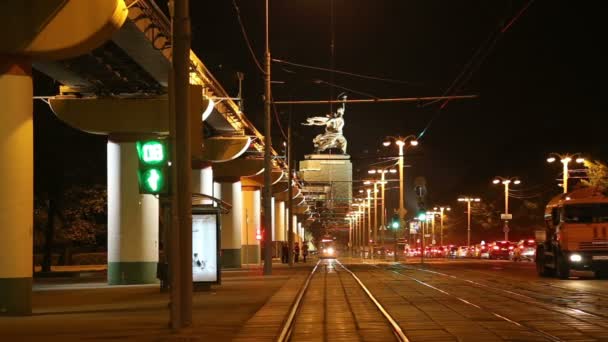 莫斯科市中心的汽车交通在夜间，俄罗斯 — 图库视频影像