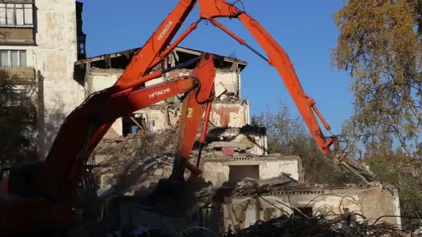 Hydraulic crusher excavator machinery working on demolition old house. Moscow,Russia — Stock Video