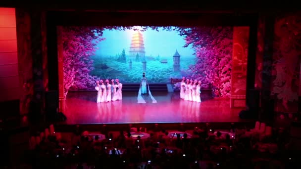 Dancers of the Xian Dance Troupe perform the famous Tang Dynasty show at the Xian Theatre,China  — Vídeo de Stock