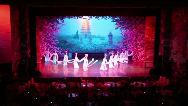 Dancers of the Xian Dance Troupe perform the famous Tang Dynasty show at the Xian Theatre,China  — Vídeo de Stock