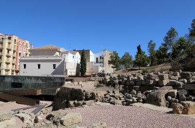 Üzerinde Gibralfaro dağ, Endülüs, İspanya Malaga Alcazaba castle yakınındaki antik Roma Tiyatrosu