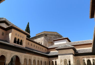 Alhambra Palace - Ortaçağ Mağribi Kalesi Granada'da, Endülüs, İspanya