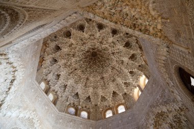 Alhambra Palace - Ortaçağ Mağribi Kalesi Granada'da, Endülüs, İspanya