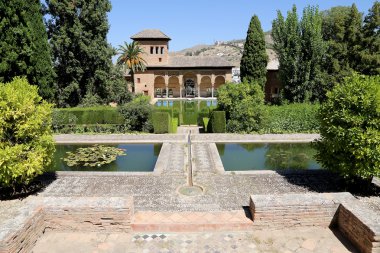 Alhambra Palace - Ortaçağ Mağribi Kalesi Granada'da, Endülüs, İspanya