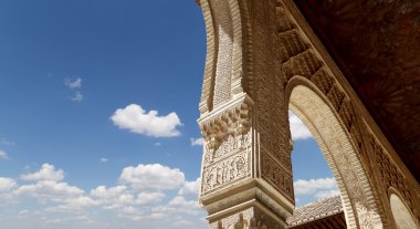 Alhambra, Granada, İspanya İslam (Fas) tarzda kemerler