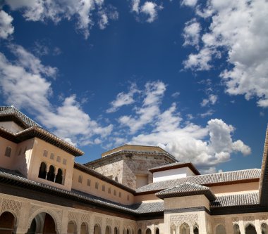 Alhambra Palace - Ortaçağ Mağribi Kalesi Granada'da, Endülüs, İspanya