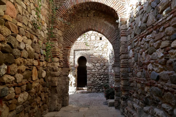 Castelo de Alcazaba na montanha de Gibralfaro. Málaga, Andaluzia, Espanha . — Fotografia de Stock