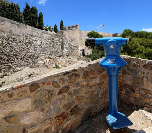 Τηλεσκόπιο θεατή με θέα το κάστρο του Gibralfaro στη Μάλαγα, Ανδαλουσία, Ισπανία — Φωτογραφία Αρχείου