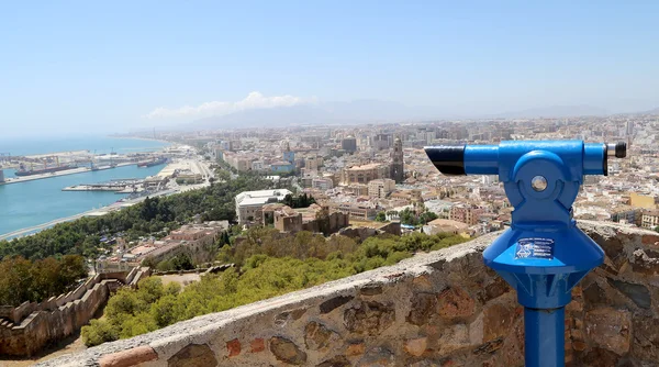 Telescoop viewer met uitzicht op de Malaga, in Andalusië, Spanje. — Stockfoto