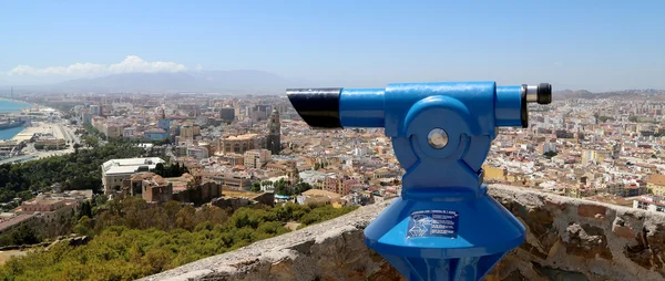 Teleskop prohlížeč s výhledem na Malaga v Andalusii, Španělsko. — Stock fotografie