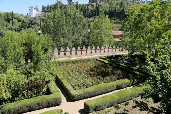 Alhambra Palace - Ortaçağ Mağribi Kalesi Granada'da, Endülüs, İspanya — Stok fotoğraf