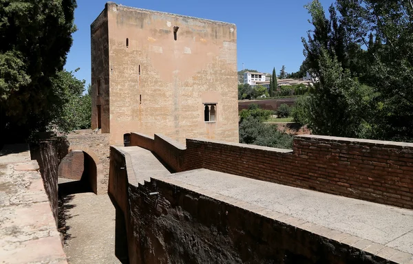 Alhambra Palace - middeleeuws Moorse kasteel in Granada, Andalusië, Spanje — Stockfoto