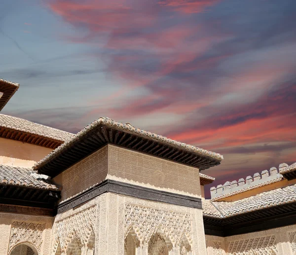 Alhambra Palace - средневековый мавританский замок в Гранаде, Андалусия, Испания — стоковое фото