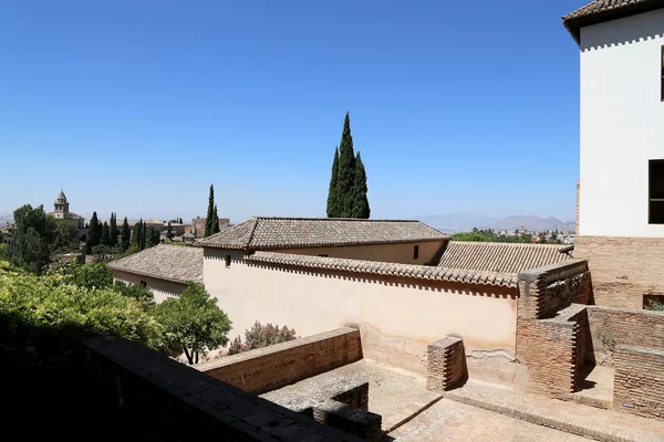 Alhambra Palace - средневековый мавританский замок в Гранаде, Андалусия, Испания — стоковое фото