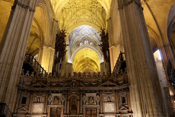 Interior Catedral de Sevilla - - Catedral de Santa María de la Sede, Andalucía, España — Foto de Stock