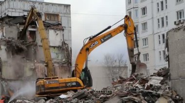 Tarak makine Montaj cihazları-Kırıcı eski evin çalışma.