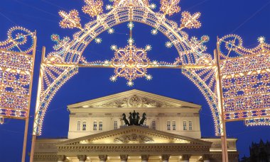 Bolşoy Tiyatrosu (, büyük ya da büyük Grand Theatre, ayrıca yazıldığından Bolshoy) gece Noel ve yeni yıl tatilleri için aydınlatılmış. Moscow, Rusya Federasyonu