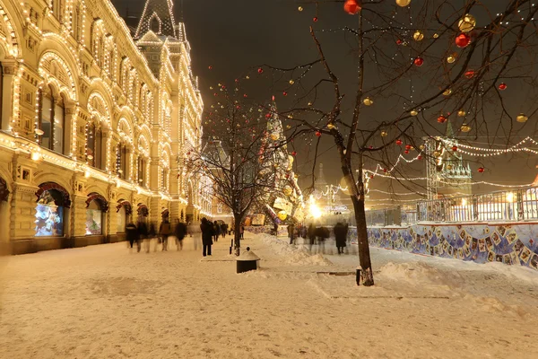 Kerstmis (Nieuwjaars vakantie) verlichting Main Universal Store (GOM), Rode plein in Moskou, Rusland. — Stockfoto