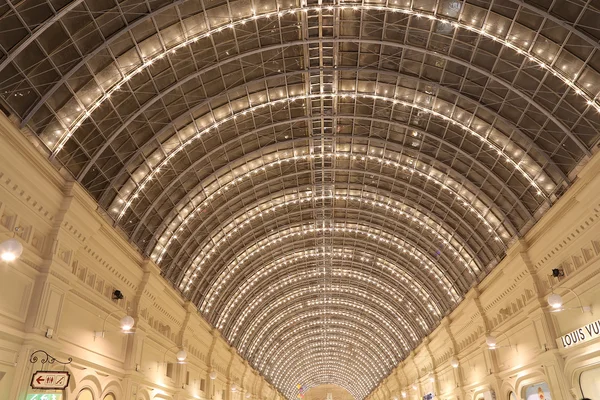 Interior Main Universal Store (GUM) in the Christmas (New Year) holidays, Red Square, Moscow, Russia. — Stock Photo, Image