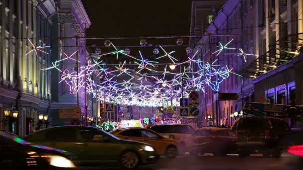Karácsonyi és újévi ünnepek megvilágítás éjjel Moszkva, Oroszország — Stock videók