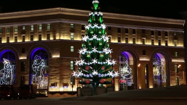 밤, 모스크바, 러시아에 Lubyanka (러시아어에서 비문)에 중앙 어린이 저장소의 크리스마스 (연말 연시) 조명 — 비디오