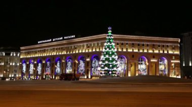 Merkezi Çocuk mağazası Lubyanka (Rusça yazıt) Christmas (yeni yıl tatilleri) aydınlatma gece, Moskova, Rusya Federasyonu