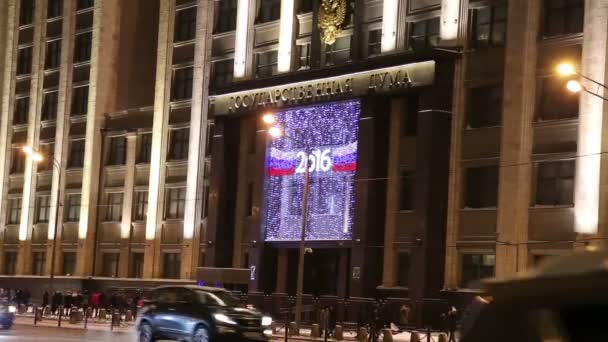 Navidad (Año Nuevo) vacaciones iluminación y construcción de la Duma Estatal en la noche, Moscú, Rusia — Vídeos de Stock