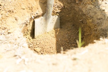 Dikim için toprak kazma