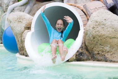 Neşeli kız Aquapark zevk