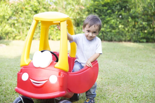 Happy Little Boy Driving Lui Jucărie — Fotografie, imagine de stoc