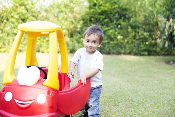 Happy Little Boy Driving Lui Jucărie — Fotografie, imagine de stoc