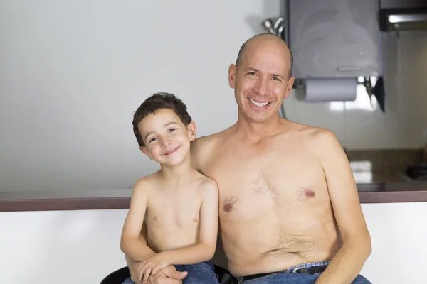 Chiste de niño feliz con papá —  Fotos de Stock