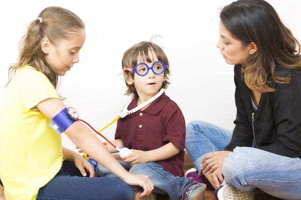 Happy Family Playing — Stock Photo, Image