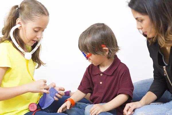 Happy Family Playing — Stock Photo, Image