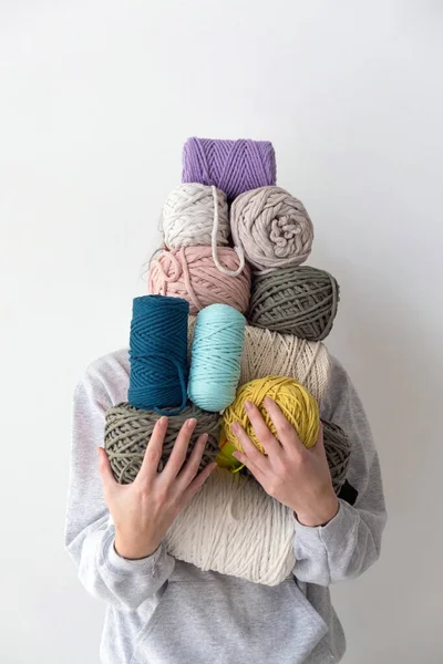 Woman holding macrame yarn skeins in hands. Creative macrame knitting concept — Stock Photo, Image